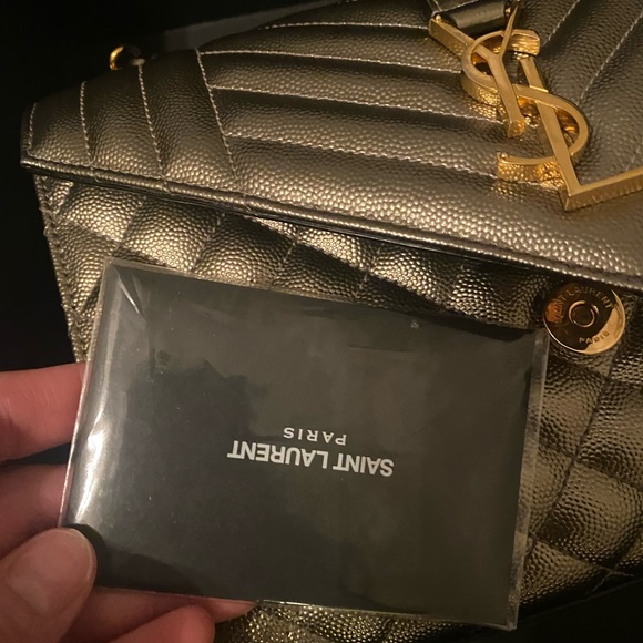 I am selling this beauty! I only used it 3 times. Perfect for any occasion. - Picture 6 of 8